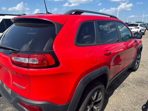 Used 2018 Jeep Cherokee Trailhawk w/ Comfort/Convenience Group AWD/4WD image 24