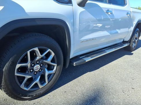 Used 2022 GMC Sierra 1500 SLT w/ SLT Convenience Package AWD/4WD image 9