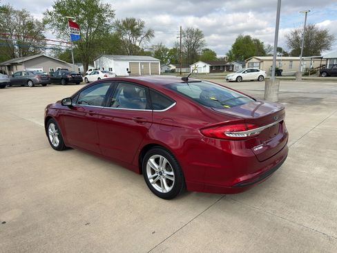 Used 2018 Ford Fusion SE w/ Fusion SE Technology Package image 5