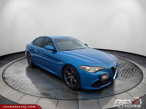 Used 2017 Alfa Romeo Giulia Ti w/ TI 19" Sport Package image 7