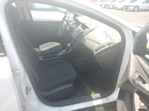 Used 2017 Ford Focus SE FWD image 9
