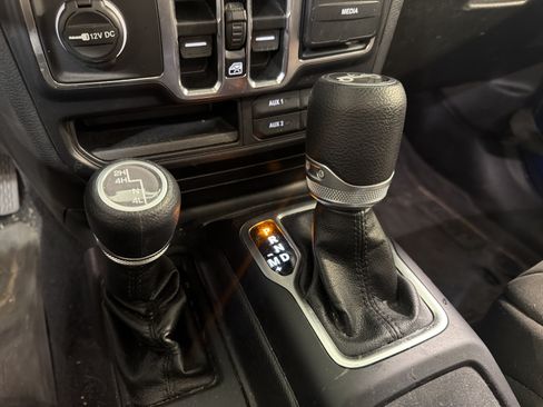 Used 2020 Jeep Wrangler Unlimited Sport S AWD/4WD image 15