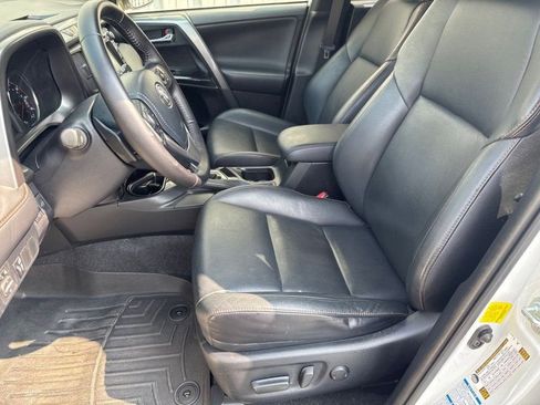 Used 2016 Toyota RAV4 SE image 18