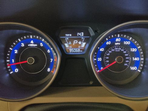 Used 2015 Hyundai Elantra SE FWD image 23