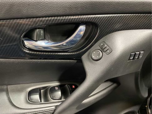 Certified 2018 Nissan Rogue SL w/ Premium Package image 10