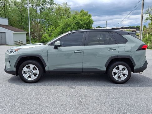 Certified 2021 Toyota RAV4 XLE w/ Convenience Package AWD/4WD image 4
