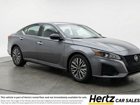 Used 2025 Nissan Altima 2.5 SV FWD image 1