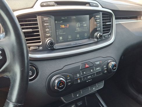 Used 2017 Kia Sorento FWD w/ LX Convenience Package image 19