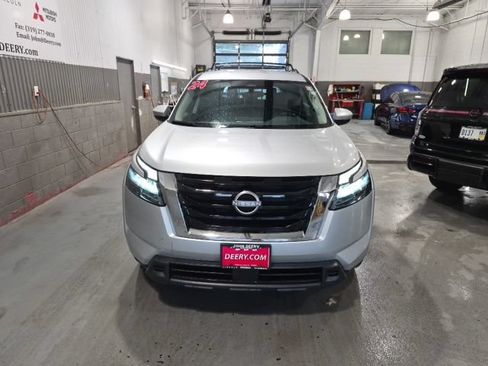 Certified 2024 Nissan Pathfinder SV AWD/4WD image 8