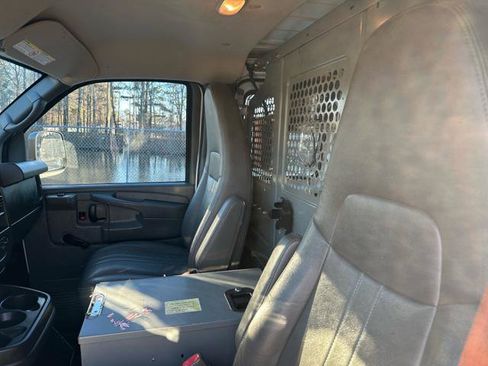 Used 2013 Chevrolet Express 2500 image 18