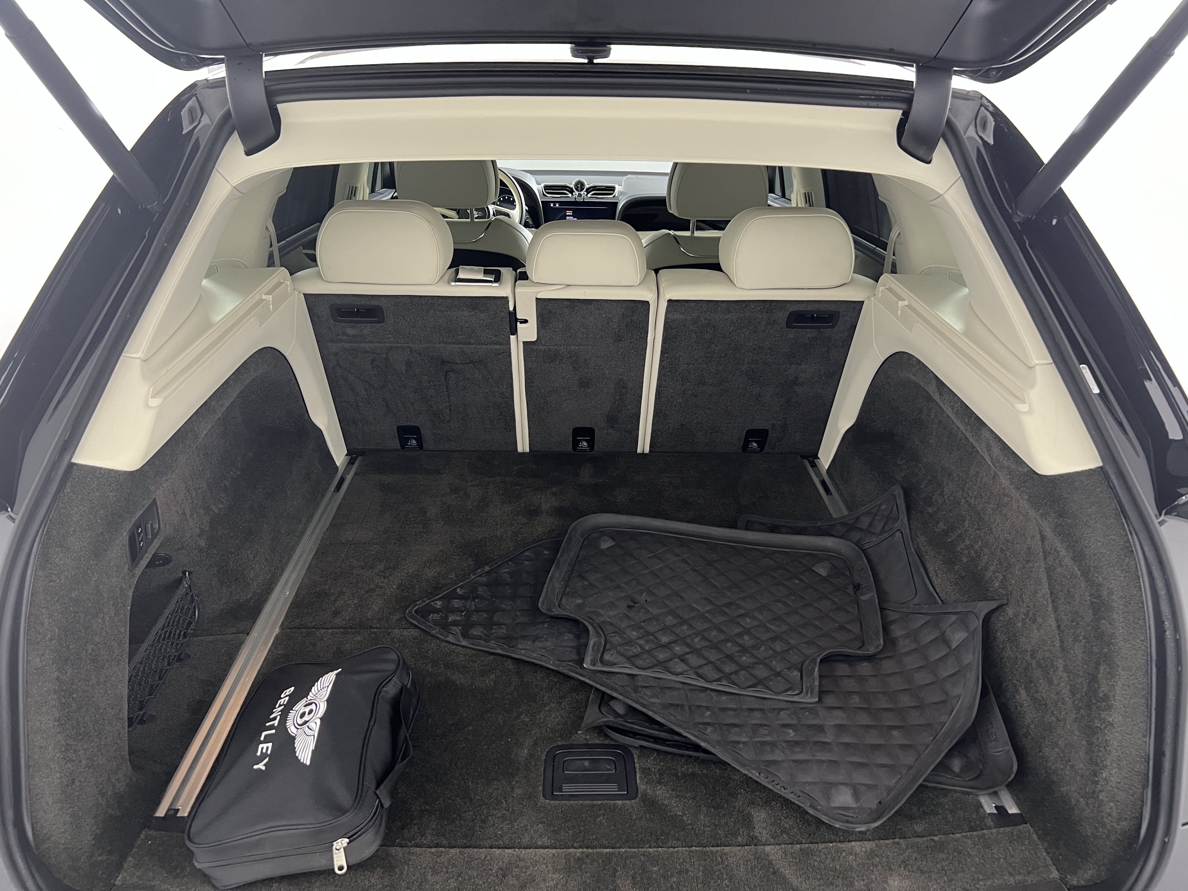 Used 2021 Bentley Bentayga AWD/4WD image 19