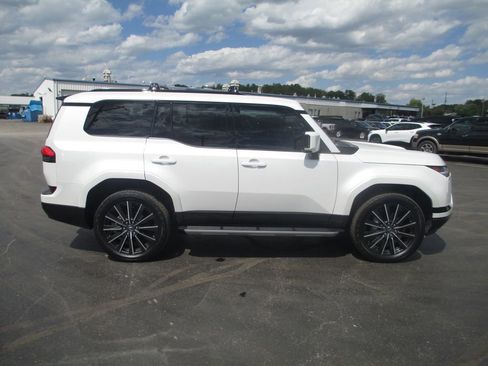 Used 2024 Lexus GX 550 w/ Accessory Package (2T) AWD/4WD image 5