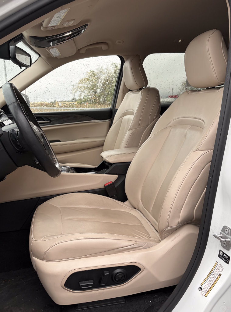 Used 2022 Jeep Grand Cherokee L Limited AWD/4WD image 23