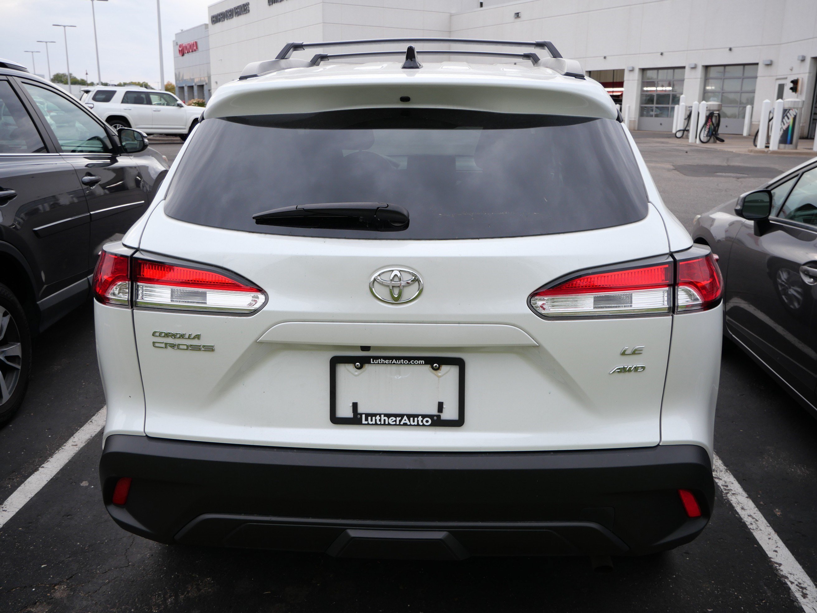 Used 2025 Toyota Corolla Cross LE AWD/4WD image 6
