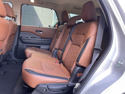 Certified 2023 Nissan Pathfinder Platinum w/ Cargo Package image 17