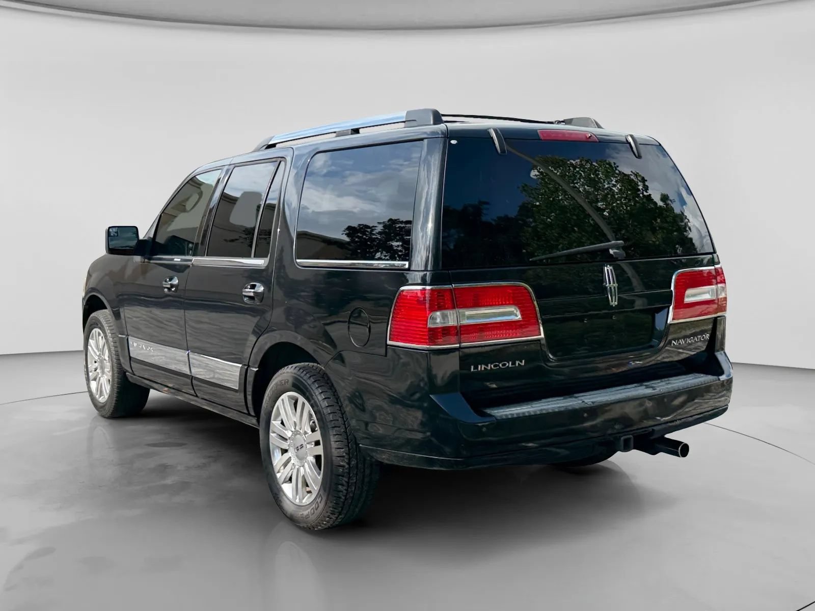 Used 2014 Lincoln Navigator 2WD image 3