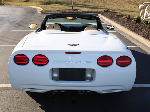 Used 1998 Chevrolet Corvette Convertible image 13