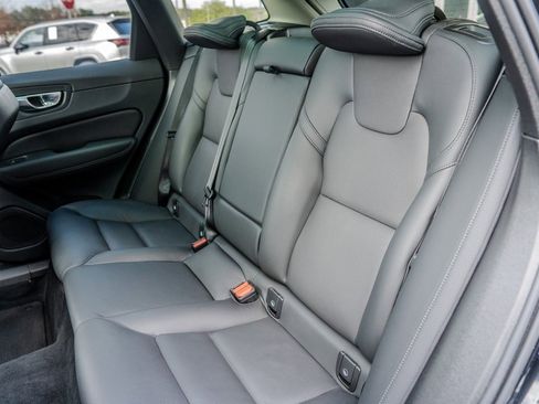 Used 2025 Volvo XC60 B5 Plus image 19