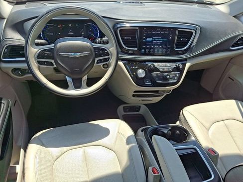 Used 2018 Chrysler Pacifica Limited w/ Advanced Safetytec Group FWD image 11