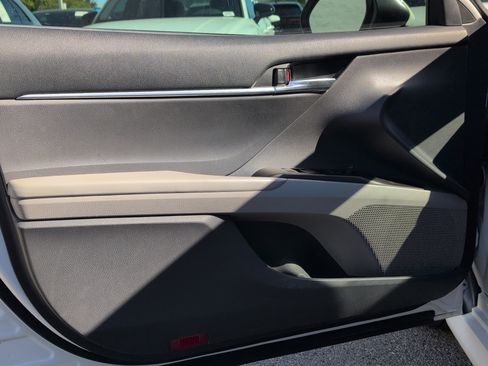 Used 2022 Toyota Camry LE image 14