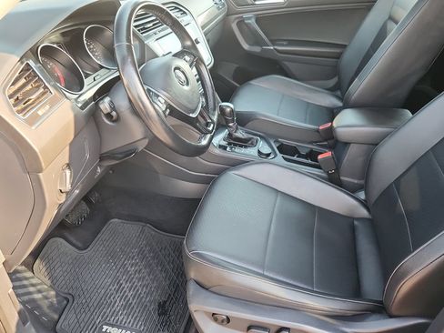 Used 2018 Volkswagen Tiguan SE w/ Panoramic Sunroof Package AWD/4WD image 7