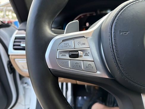 Used 2021 BMW 750i xDrive w/ Executive Package image 22