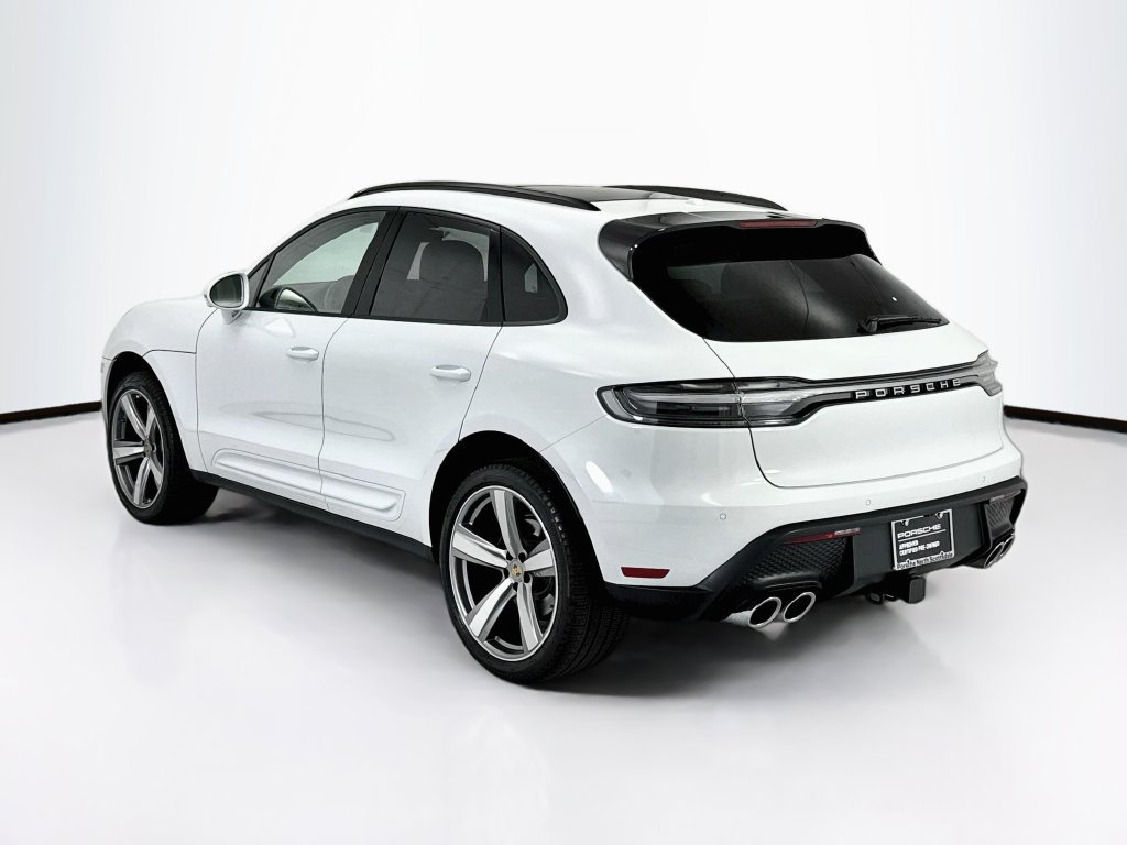 Certified 2025 Porsche Macan AWD/4WD image 3