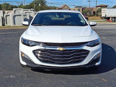 Used 2022 Chevrolet Malibu LT image 2