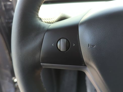 Used 2023 Tesla Model Y Long Range AWD/4WD image 30