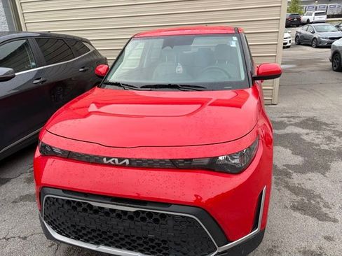 Used 2025 Kia Soul LX FWD image 1