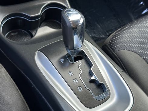 Used 2019 Dodge Journey SE image 9