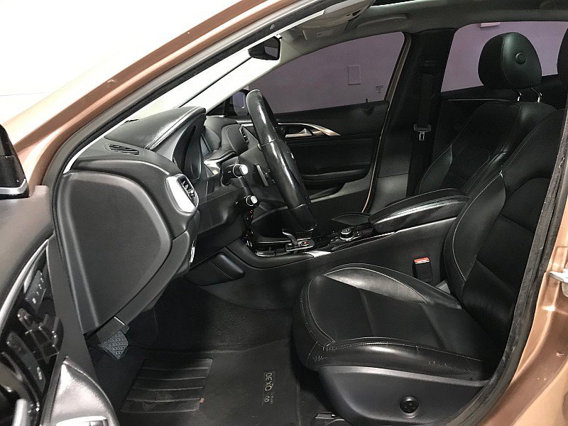 Used 2017 INFINITI QX30 Premium w/ Navigation Package FWD image 11