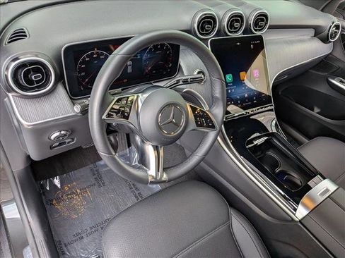 Used 2025 Mercedes-Benz GLC 300 image 10