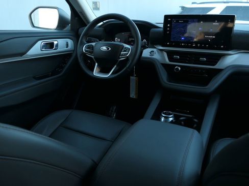 Used 2025 Ford Explorer Active w/ Active Comfort Package image 25