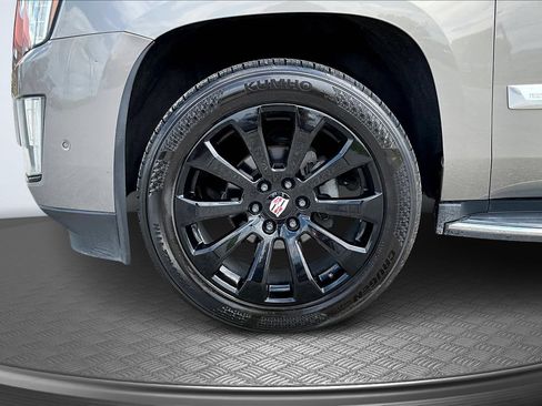 Used 2018 Cadillac Escalade 2WD image 36