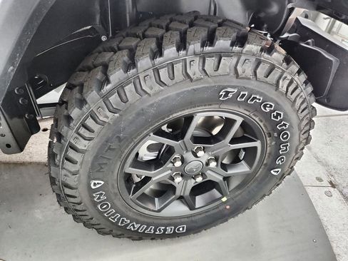 New 2025 Jeep Gladiator Sport image 24