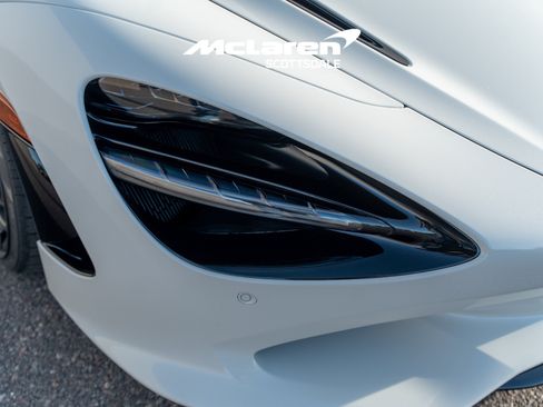 Used 2026 McLaren 750S Spider RWD image 18