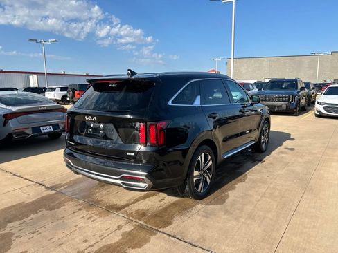 Used 2023 Kia Sorento EX AWD/4WD image 3
