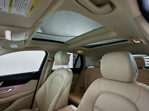 Used 2021 Mercedes-Benz GLC 300 w/ Premium Package image 25