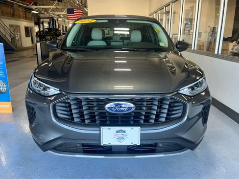 Used 2024 Ford Escape Active AWD/4WD image 2