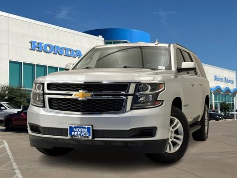 Used 2019 Chevrolet Suburban LT image 1