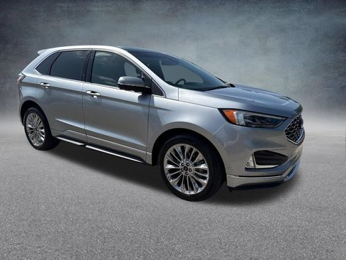 Used 2020 Ford Edge Titanium w/ Equipment Group 301A FWD image 7