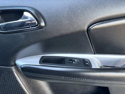 Used 2019 Dodge Journey SE w/ Blacktop Package FWD image 22