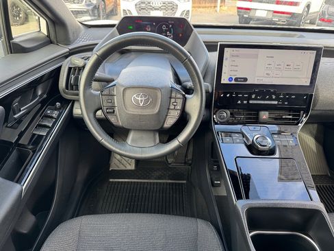 Used 2024 Toyota bZ4X FWD image 26