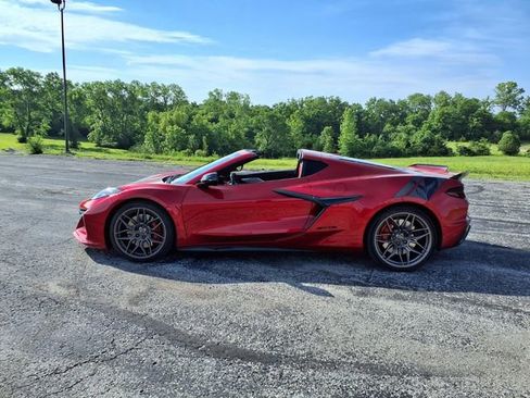 Used 2025 Chevrolet Corvette Z06 RWD image 28
