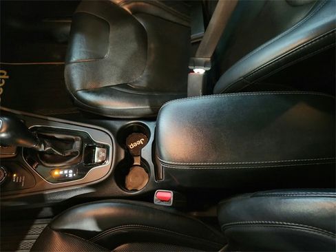 Used 2019 Jeep Cherokee Limited image 13