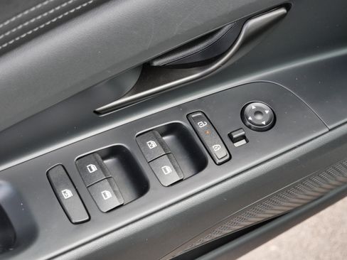 Certified 2025 Hyundai Elantra Sport image 19