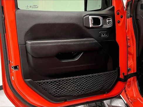 Used 2020 Jeep Wrangler Unlimited Sahara w/ Uconnect 4C Nav & Sound Group AWD/4WD image 22