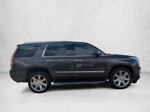 Used 2017 Cadillac Escalade Luxury image 4