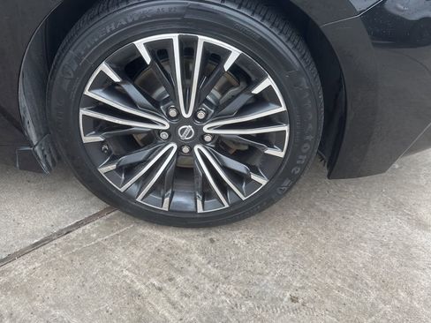 Used 2017 Nissan Maxima 3.5 SV w/ Dynamic Package image 6